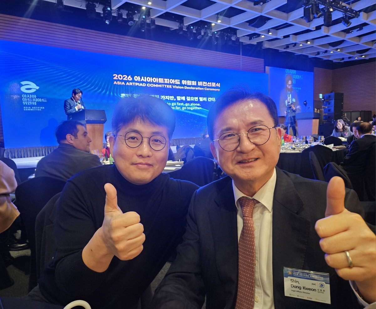 [왼쪽부터 바실련 이민형 인덕대 교수, 신동권 AAC 법무처장 & 바실련 부회장]