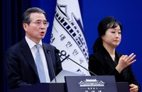 靑 "유가 최고가격제 금주 시행되도록 절차 진행…시장교란 점검"