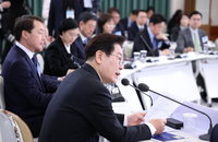 李대통령 "조기 추경해야 할 상황…재정지원 등 추가재정 필요"