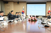 한일 재무장관 도쿄 회담, 원·엔 급락 우려 표명...적절한 조치 예고