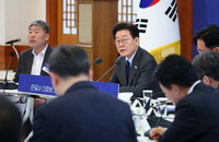 李대통령 "중동전쟁 비상대응체계…추경, 지역화폐로 직접 지원"