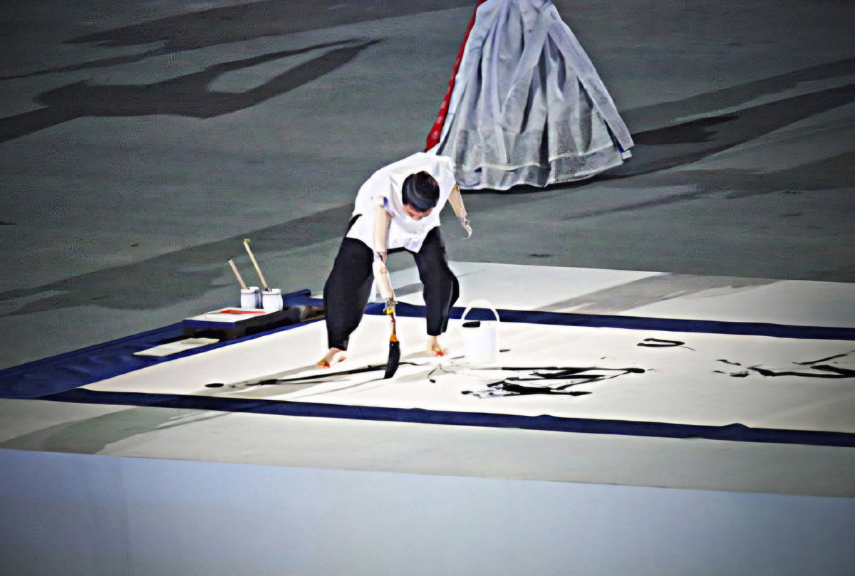 [2014년 소치 동계 장애인올림픽 폐막식에서 &lsquo;수묵 크로키&rsquo;를 선보인 석창우 화백]