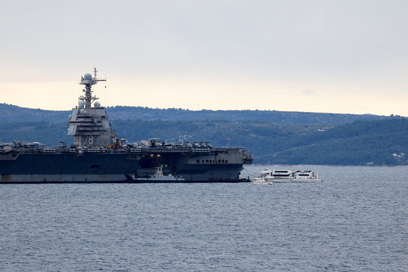  U.S. aircraft carrier 