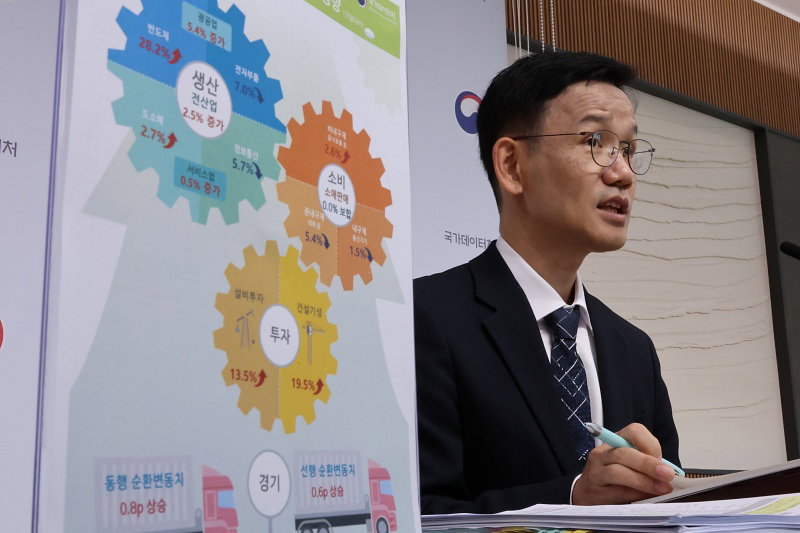2월 산업생산 5년8개월만에 최대...중동사태는 미반영