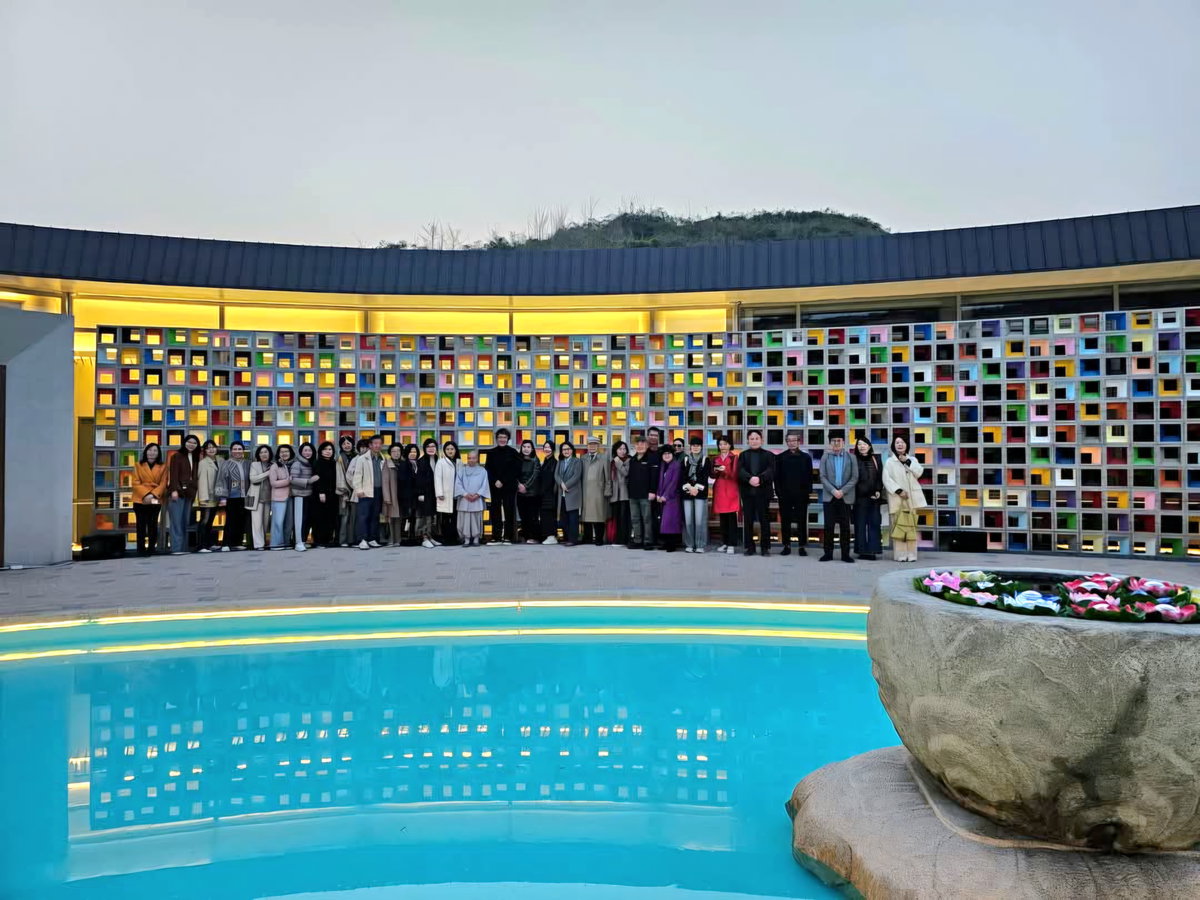 [세계가 주목한 인월사 담마센터, 윤경식 건축가와 함께하는 건축.명상 투어 단체사진]