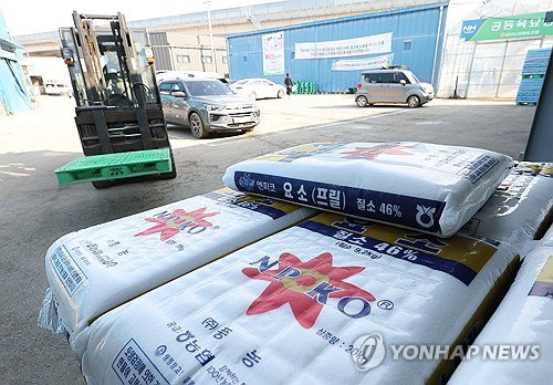 [중동전쟁] 글로벌 식량 위기 경고, 호르무즈 해협 봉쇄 비료 공급 3분의 1 차질 [경제
