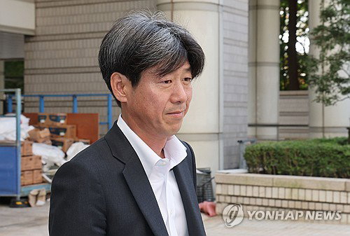 남욱 수사 정일권 부장검사, 가족사진 제시 '인도적 차원' 해명 ... 국정조사