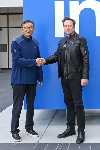 AI 반도체 테라팹, 인텔 합류와 주가 4% 상승 ... 글로벌 생산 지형 재편