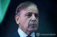 이란 협상 시한, 2주 연장 중재와 호르무즈 해협 개방 촉구