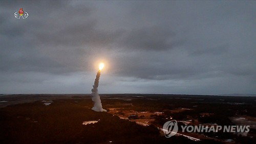 북한 발사체 이틀 연속 발사 ... 안보 위협 고조