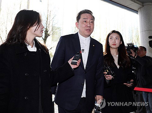김병기 의원, 6차 소환 13가지 의혹 심층 조사 ... 장기 수사 종착점 주목
