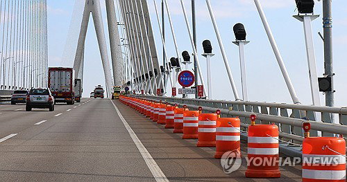 인천대교 순찰차 충돌 후 전복, 1시간 통제 발생 ... 사고 경위