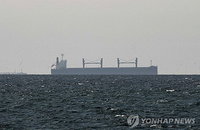 호르무즈 해협 일시 통행 허용 ... 세계 에너지 시장 숨통 기대