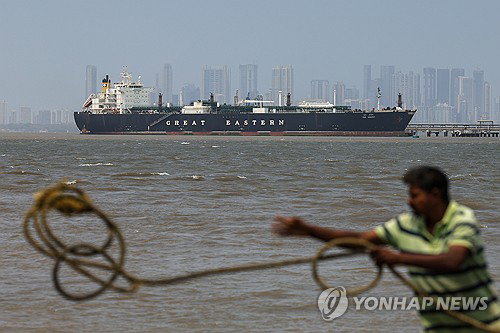 인도 경제 보호: 중동 분쟁발 기업 금융 지원 40조원 규모 ... 글로벌 안정화 전략