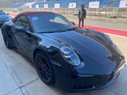 포르쉐 911 터보 S 711마력 2.5초 가속 ... 역대 최고 성능