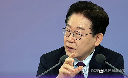 李대통령 지지율 69%로 최고치 동률&hellip;민주 47%&middot;국힘 18% ... NBS