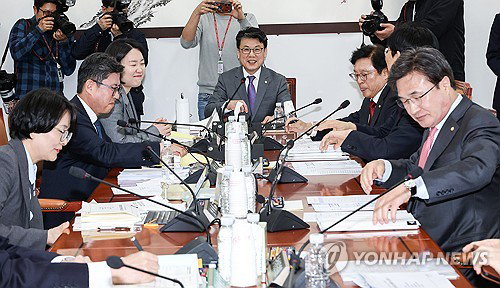 여야, 예결소위서 '소득 하위 70% 고유가 피해지원금' 공방