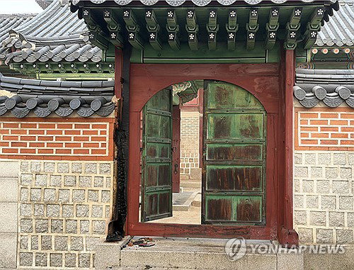 경복궁 화재 '자연발화' 아닌 '실화' 무게&hellip;용의자 이미 출국