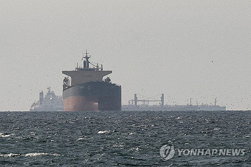 호르무즈 계속 경색&hellip;휴전 후 14척 통과&middot;대부분 이란연계 선박