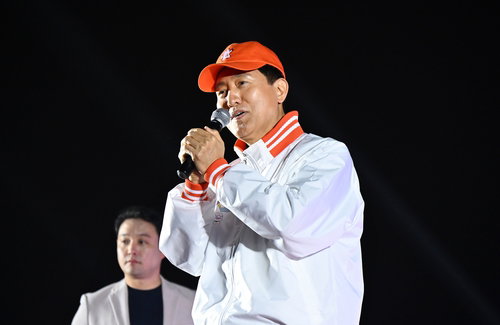 동정 오세훈, 서울스프링페스티벌 첫날 한강 드론라이트쇼 관람