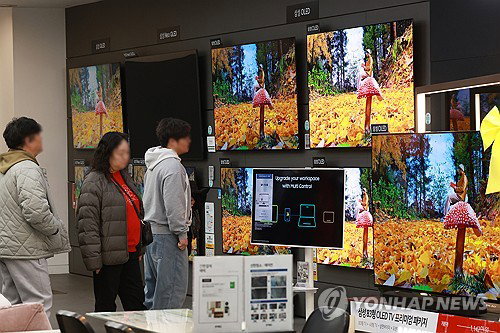TV&middot;가전서 희비 갈린 삼성&middot;LG&hellip;불확실성에 비상경영은 지속
