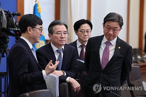 靑, 오늘 비상경제 현안점검회의&hellip;美-이란 종전협상도 촉각