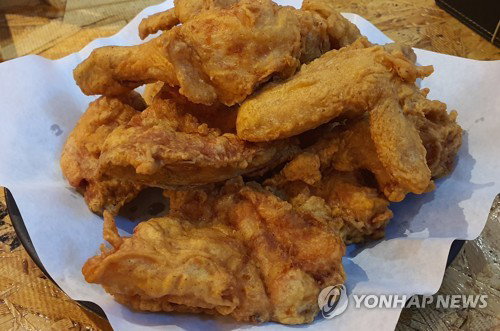 수급불안 속 기름&middot;포장재도 올라&hellip;치킨업계, 가격인상 만지작