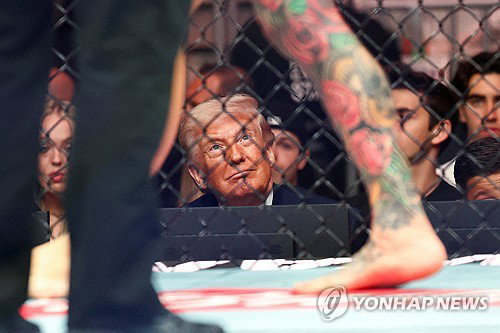 트럼프 '미&middot;이란 노딜' 발표때 마이애미서 UFC격투기 관람