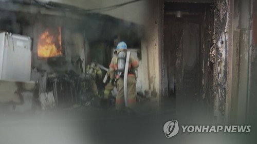 완도 공장화재 진압 중 소방관 1명 사망&middot;1명 실종