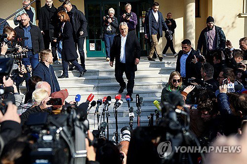 헝가리 총선 시작&hellip;'미&middot;러' 밀착한 오르반 장기집권 위기