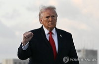 트럼프, 협상결렬 후 침묵중…SNS에 '이란 해상봉쇄' 기사 올려