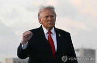 트럼프 "美해군, 즉각 호르무즈 모든 선박에 봉쇄조치 시작"