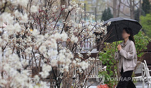날씨 전국 흐리고 빗방울&hellip;낮 최고 15&sim;27도 큰 일교차