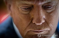 트럼프 "美해군, 즉각 호르무즈 모든 선박에 봉쇄조치 시작"