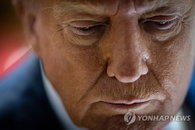트럼프 "美해군, 즉각 호르무즈 모든 선박에 봉쇄조치 시작"