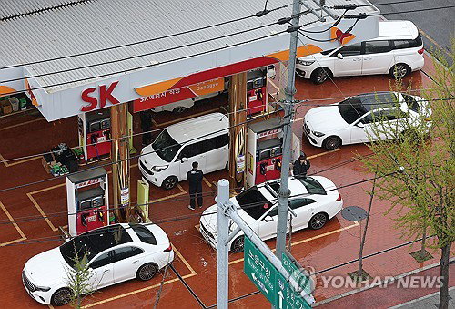 석유유통협회, 국제유가 급등 속 '주유소 도로점용료 감면' 정부 건의