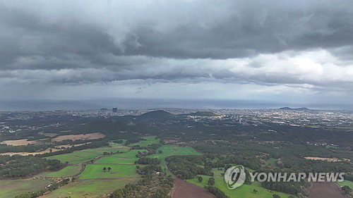 제주, 14일 흐리고 가끔 비&hellip;최고 19도, 미세먼지 '좋음'