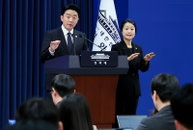 靑 "원유 대체물량 확보에 사활…5월 중 7462만 배럴 확보"