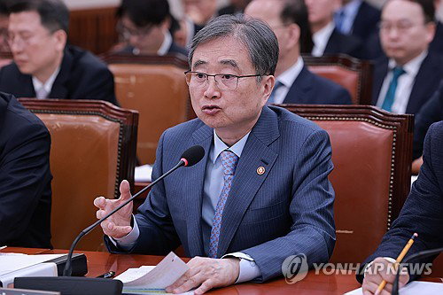 조현 외교장관, '사노맹 출신' 백태웅 OECD 대사 적격성 옹호 