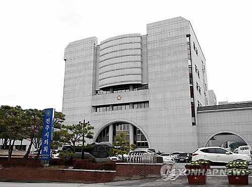 전주시의원, 해외연수&middot;타행사 참석 중 체육 지도 활동 허위 기재로 수당 부당 수령 의혹