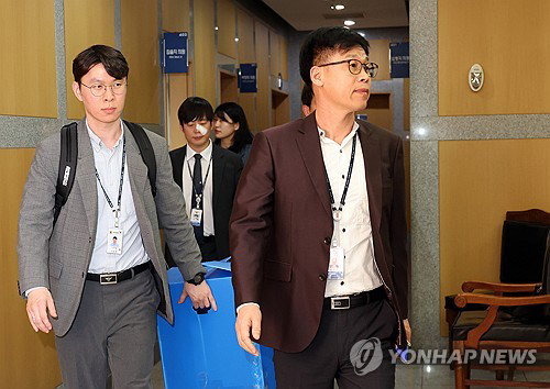 이원택 의원 '식사비 대납 의혹' 수사&hellip;경찰, 전방위 압수수색