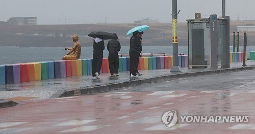 제주, 강풍 동반 시간당 30㎜ 집중 호우&hellip;해안가 너울 주의