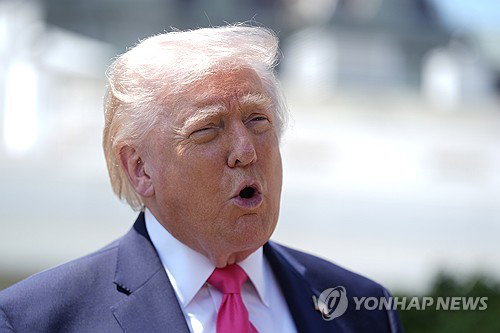 트럼프, 이란과 '주말 협상' 시사...중동 긴장 속 외교 채널 주목