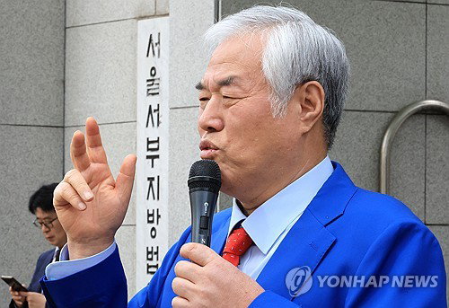 보석 후 첫 광화문 집회 무대 복귀