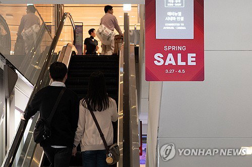 원화 약세&middot;외국인 유입에 백화점 3사 두 자릿수 성장