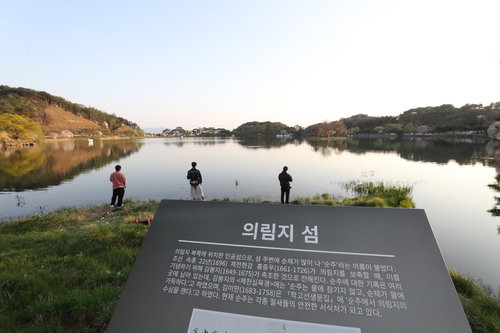 제천 의림지 공어 수정란 160만 개 이식... 외래종 퇴치 병행한 생태 복원 가속화