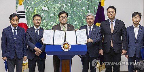 5&middot;18 정신 헌법 전문 수록 촉구... 광주 계승위 국회 결단 요구