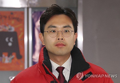 자유통일당 이강산 서울시장 출마 선언 보수 적통 경쟁 점화와 AI 도시 비전 제시