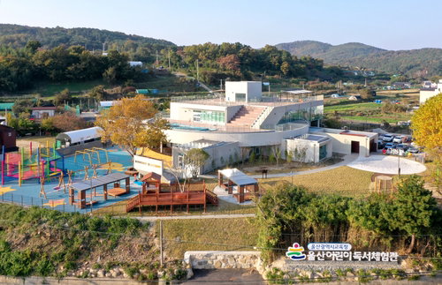 야외 잔디마당 독서 프로그램 10월까지 상시 가동