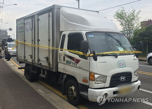 진주 물류센터 화물차 추돌 사고로 조합원 1명 사망&hellip;경찰 대치 국면 심화